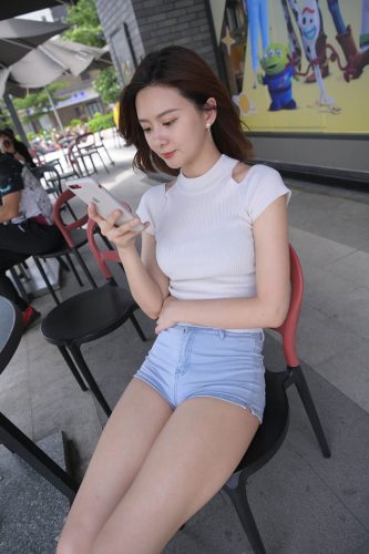 图片[1]-短发牛仔的漂亮女生【2.4G】-思小愿
