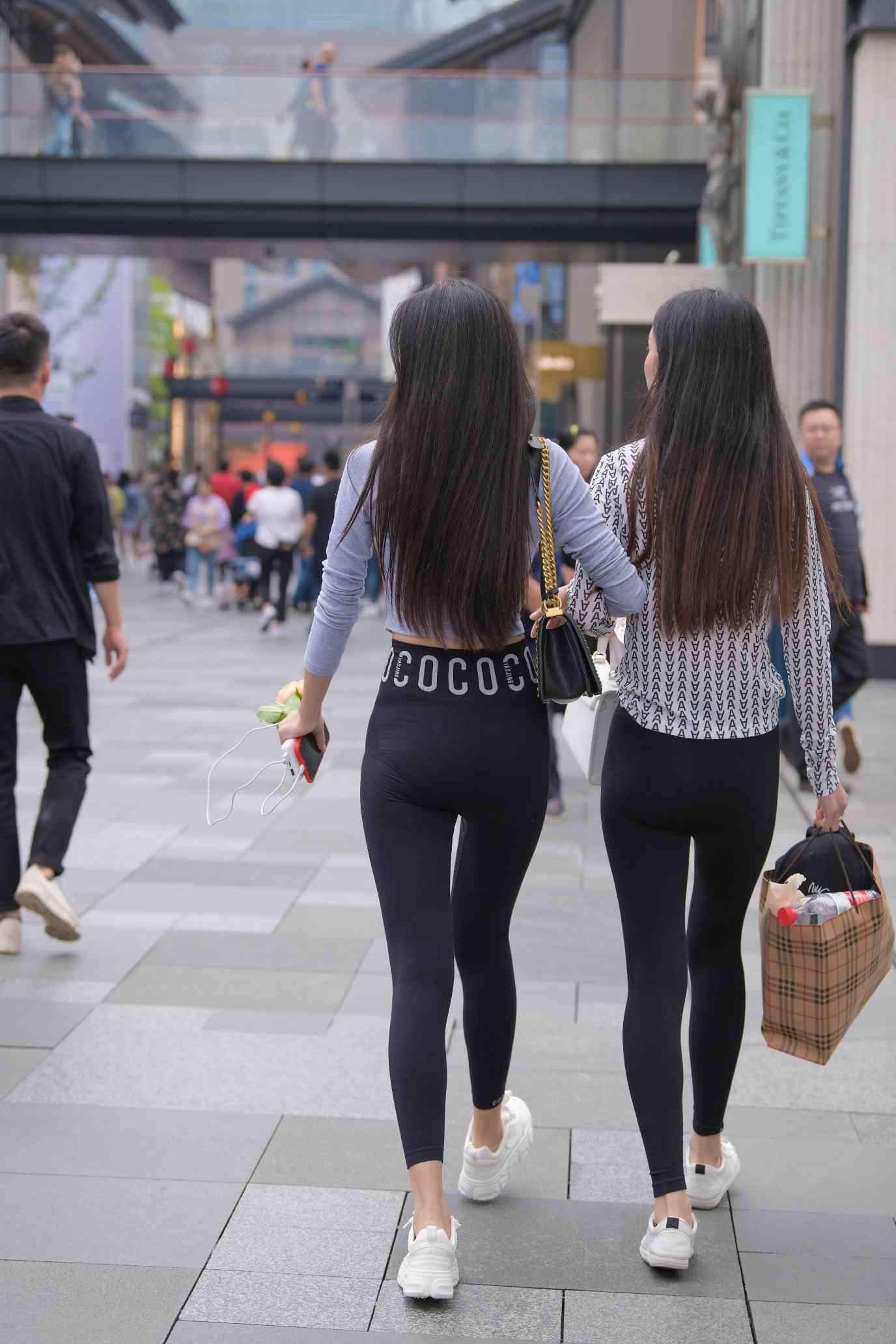 图片[3]-【免费】逛街的两个瑜伽裤姑娘【40P】04030-思小愿