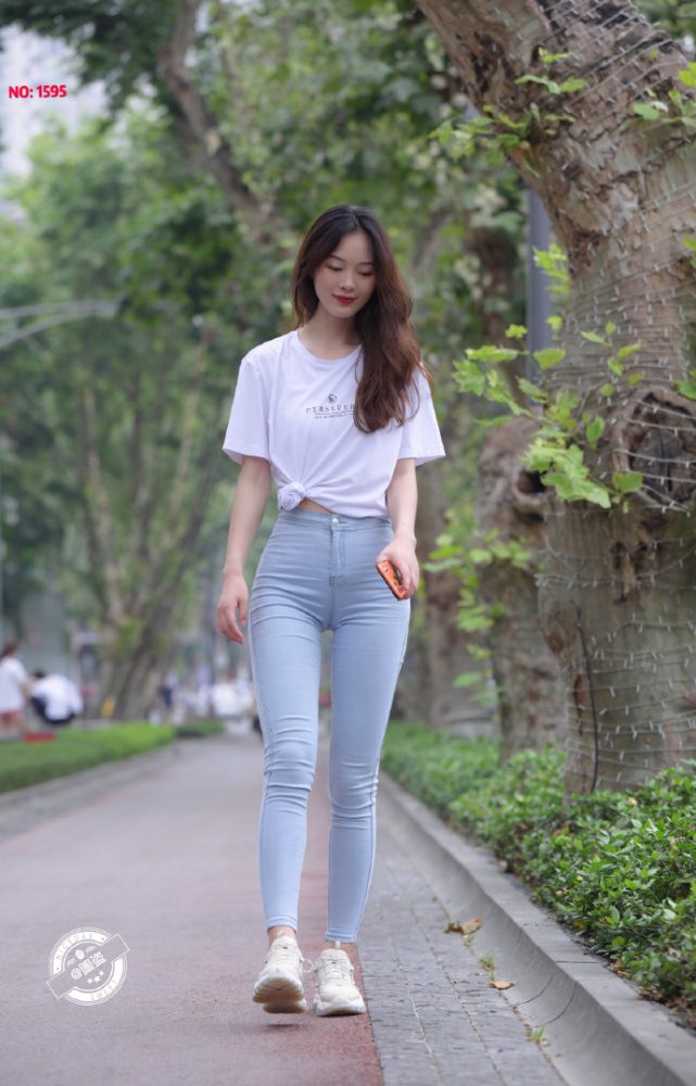 个子非常高的紧身牛仔裤女孩J2065 879P1V-25.5GB-思小愿