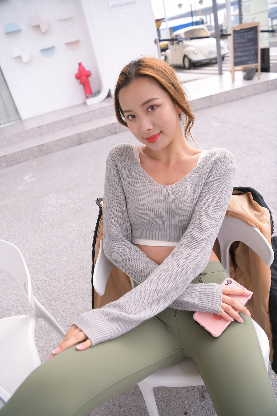 图片[2]-非常可爱的瑜伽裤女孩坐在凳子上 J1520 998P1V-26.5GB-思小愿