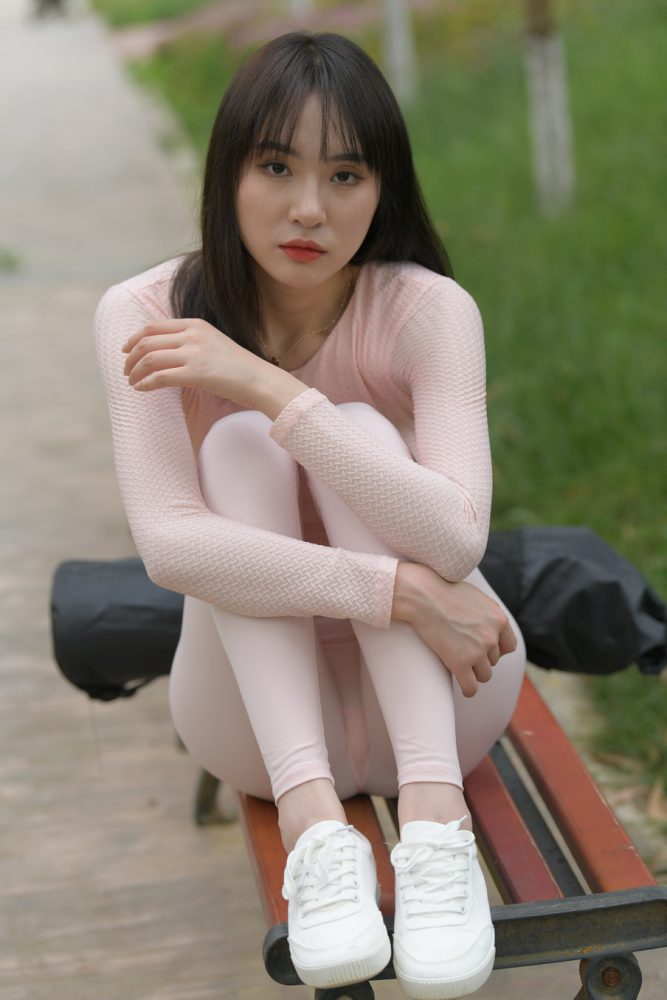 粉粉的瑜伽裤女孩太可爱了 J2090 854P1V-30.4GB-思小愿