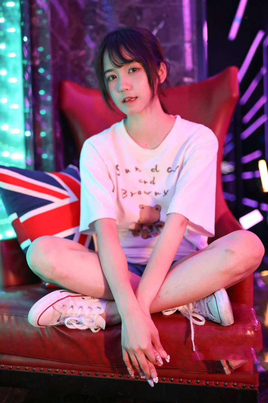 图片[2]-KTV里唱歌的长腿帆布鞋女孩【102P】20015-思小愿