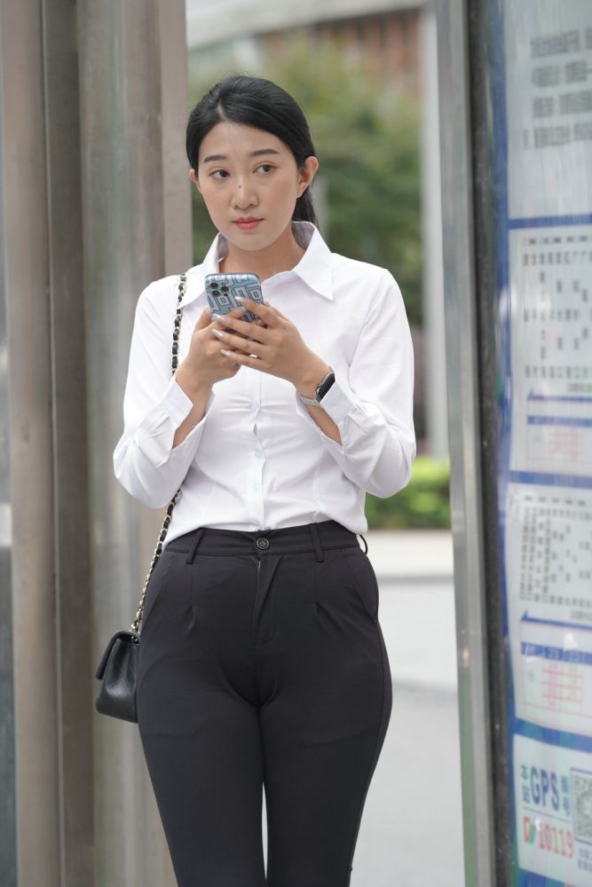 图片[3]-等公交的制服女人J2130 976P2V-29.5GB-思小愿