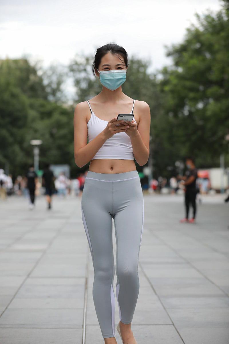 图片[4]-灰色瑜伽裤姑娘笑容超甜 J5074 180P2V-2.15GB-思小愿