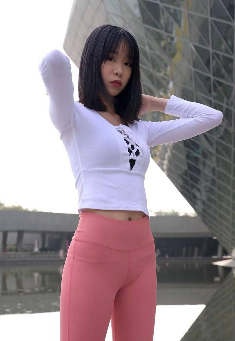 图片[1]-粉色瑜伽裤年轻女孩 J1311 417P17V-14.9GB-思小愿