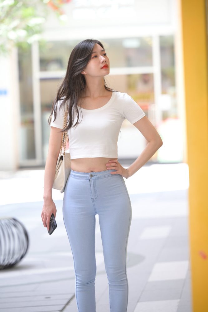 图片[2]-正在逛街的紧身牛仔裤女孩J1815 1112P1V-30.2GB-思小愿