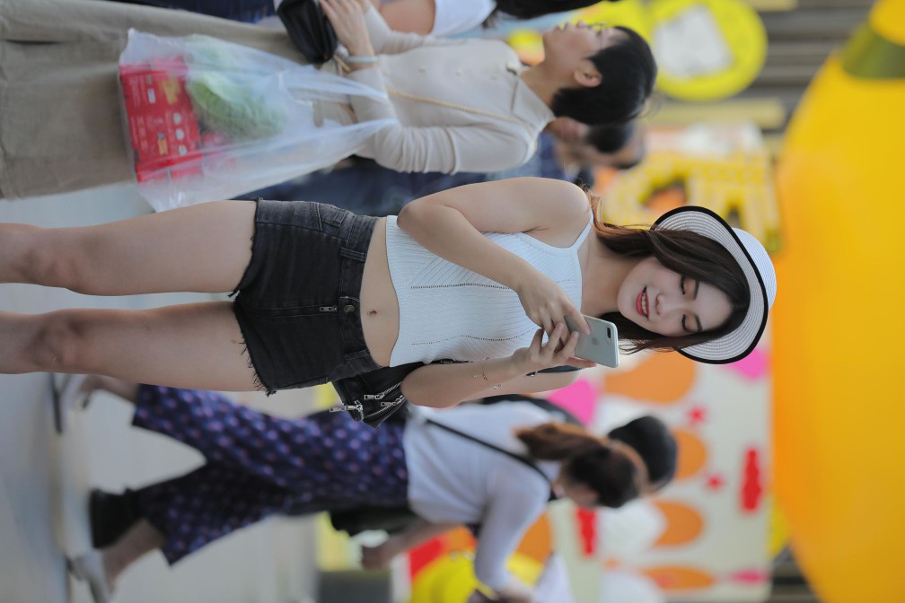 图片[2]-非常时尚阳光的牛仔热裤女孩【808P】00064-思小愿