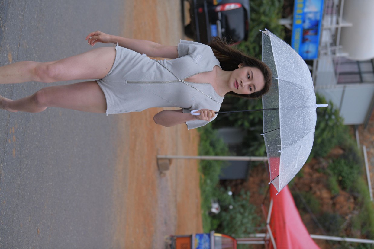 图片[5]-阴雨天在海边骑车的长发女人【156P】00044-思小愿
