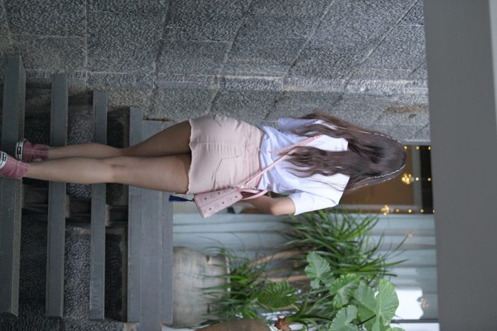非常清纯甜美的短裙姑娘在逛街【458P】00052-思小愿