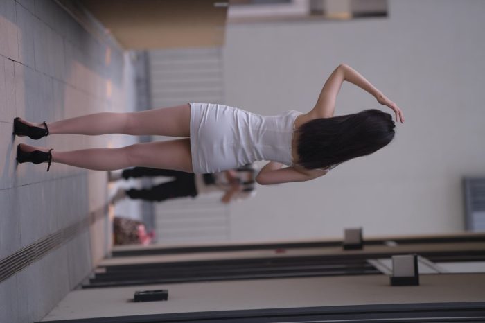长发女孩紧身短裙特别显身材【245P】00040-思小愿