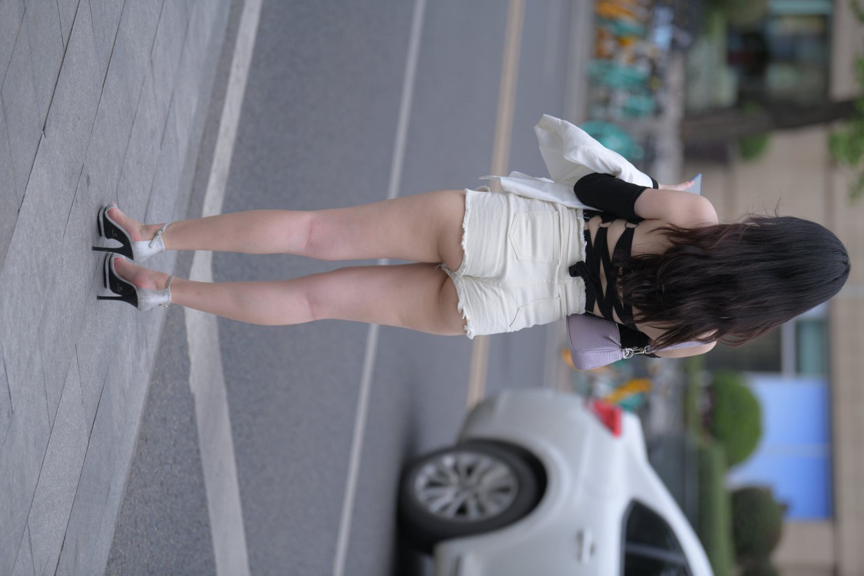 图片[2]-长发飘飘的白色热裤美丽女孩【49P】00029-思小愿