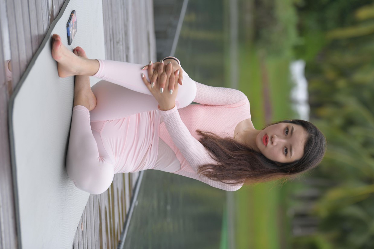 图片[7]-很漂亮眼睛也很大的白色瑜伽裤女孩【249P】00063-思小愿