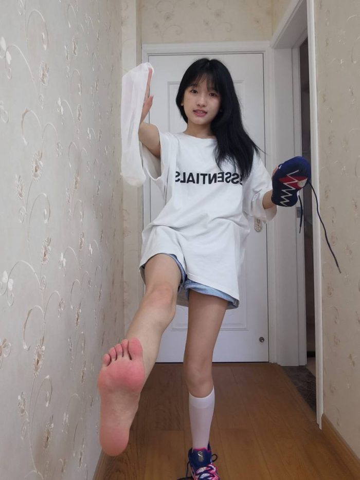 调皮的白袜女孩【149P】20017-思小愿