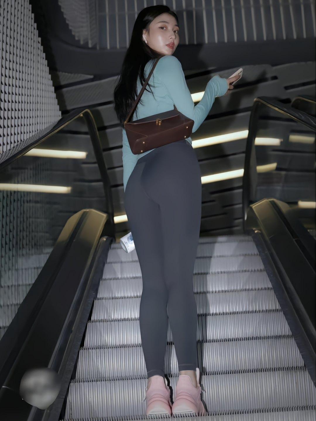 图片[1]-晚上逛商场的瑜伽裤漂亮女孩J2244 225P2V-15.1GB-思小愿