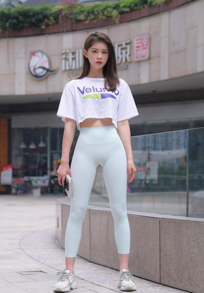 这个瑜伽裤女孩真的很漂亮 J1960 815P1V-28.9GB-思小愿