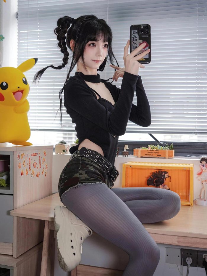 牛仔热裤+灰丝姑娘玩自拍-思小愿