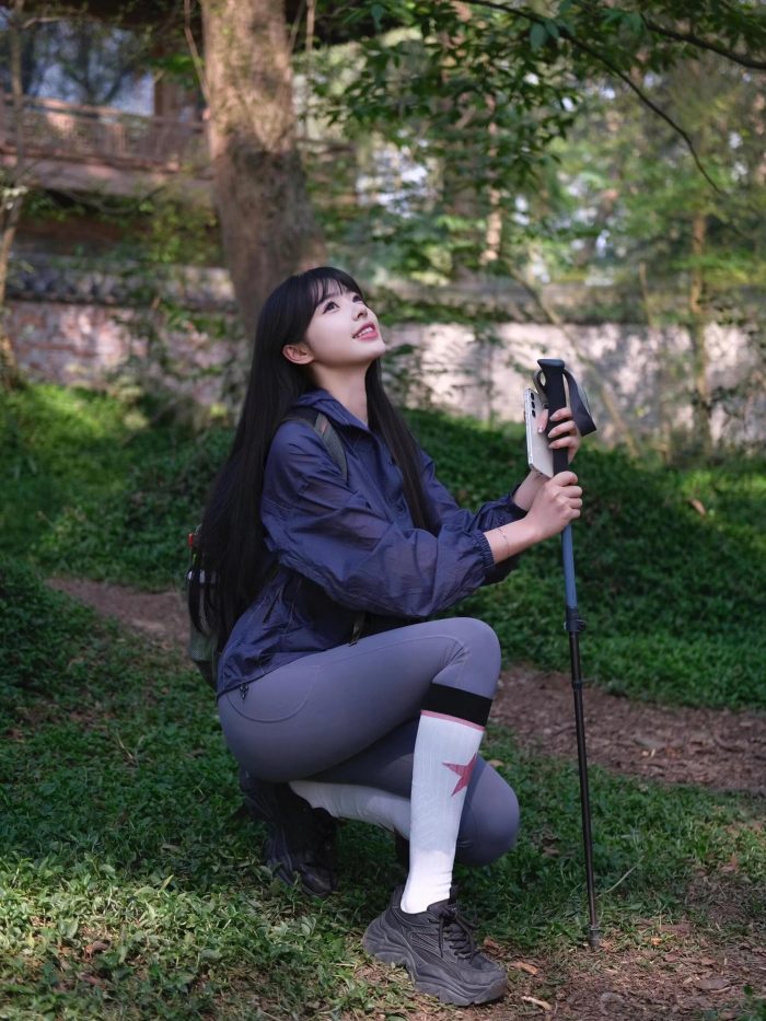 爱爬山的瑜伽裤MM，太甜美了！~-思小愿